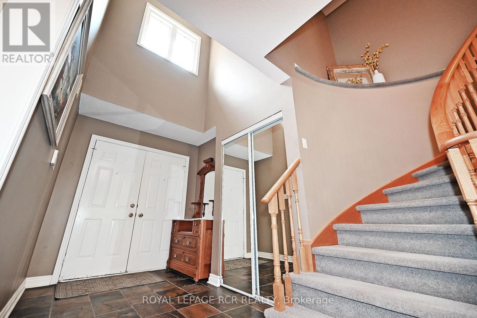34 Cady Court, Aurora, Ontario  L4G 6S1 - Photo 4 - N12159599