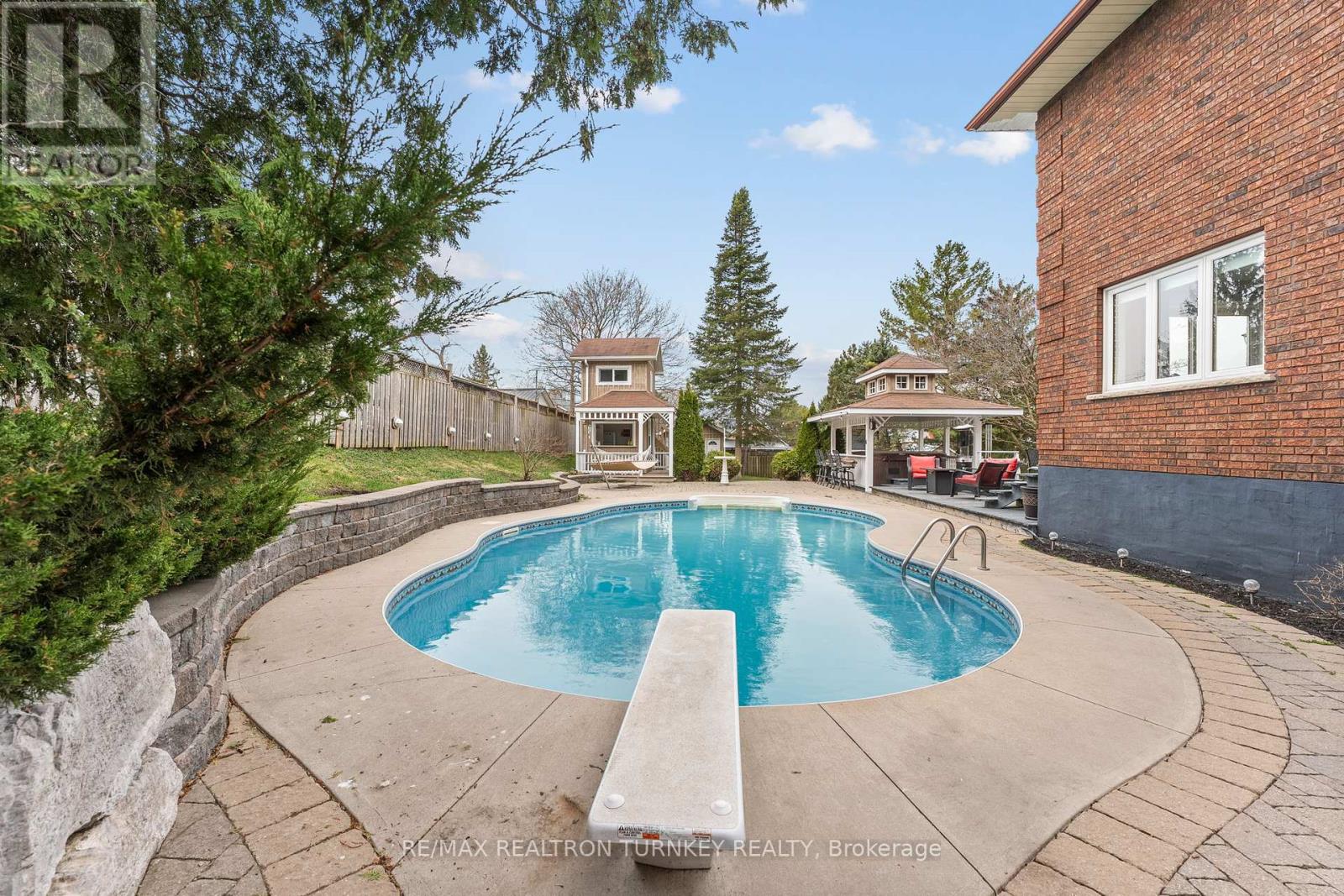 10 Dafoe Street, Uxbridge, Ontario  L0E 1T0 - Photo 4 - N12159650