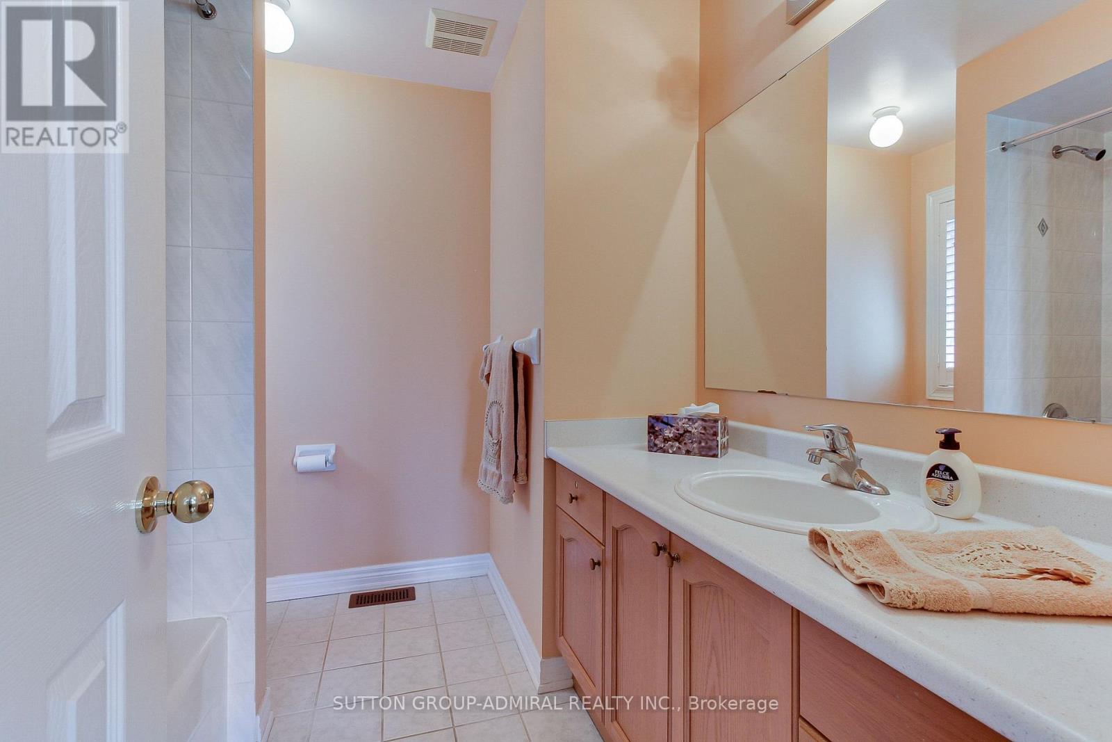 90 Guery Crescent, Vaughan, Ontario  L4L 9P5 - Photo 20 - N12159753