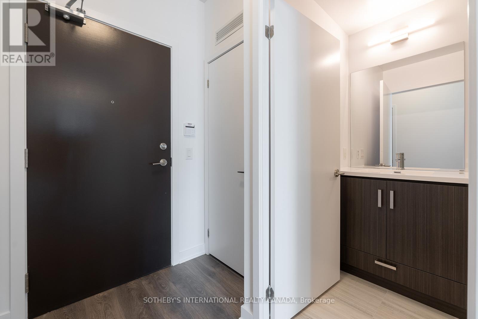 1110 - 38 Honeycrisp Crescent, Vaughan, Ontario  L4K 0M8 - Photo 3 - N12159760