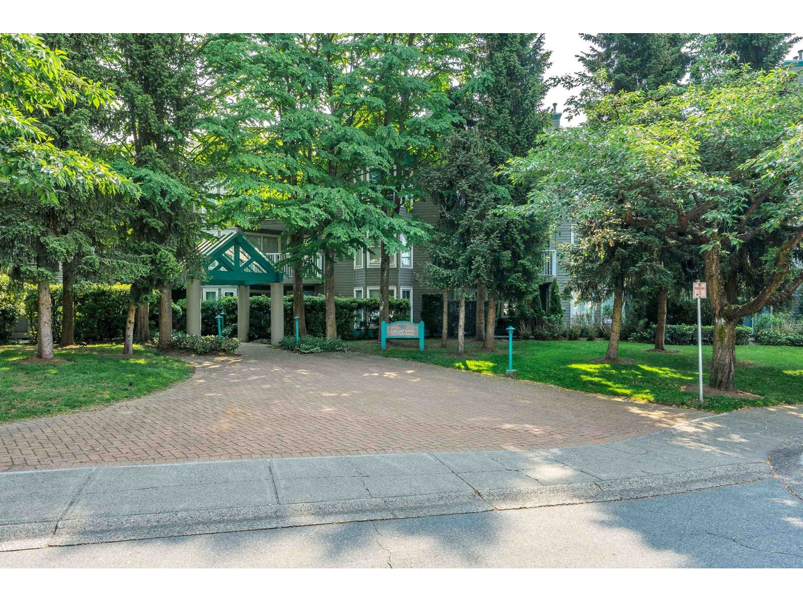 114 15150 108 Avenue, Surrey, British Columbia  V3R 0V1 - Photo 1 - R3004222