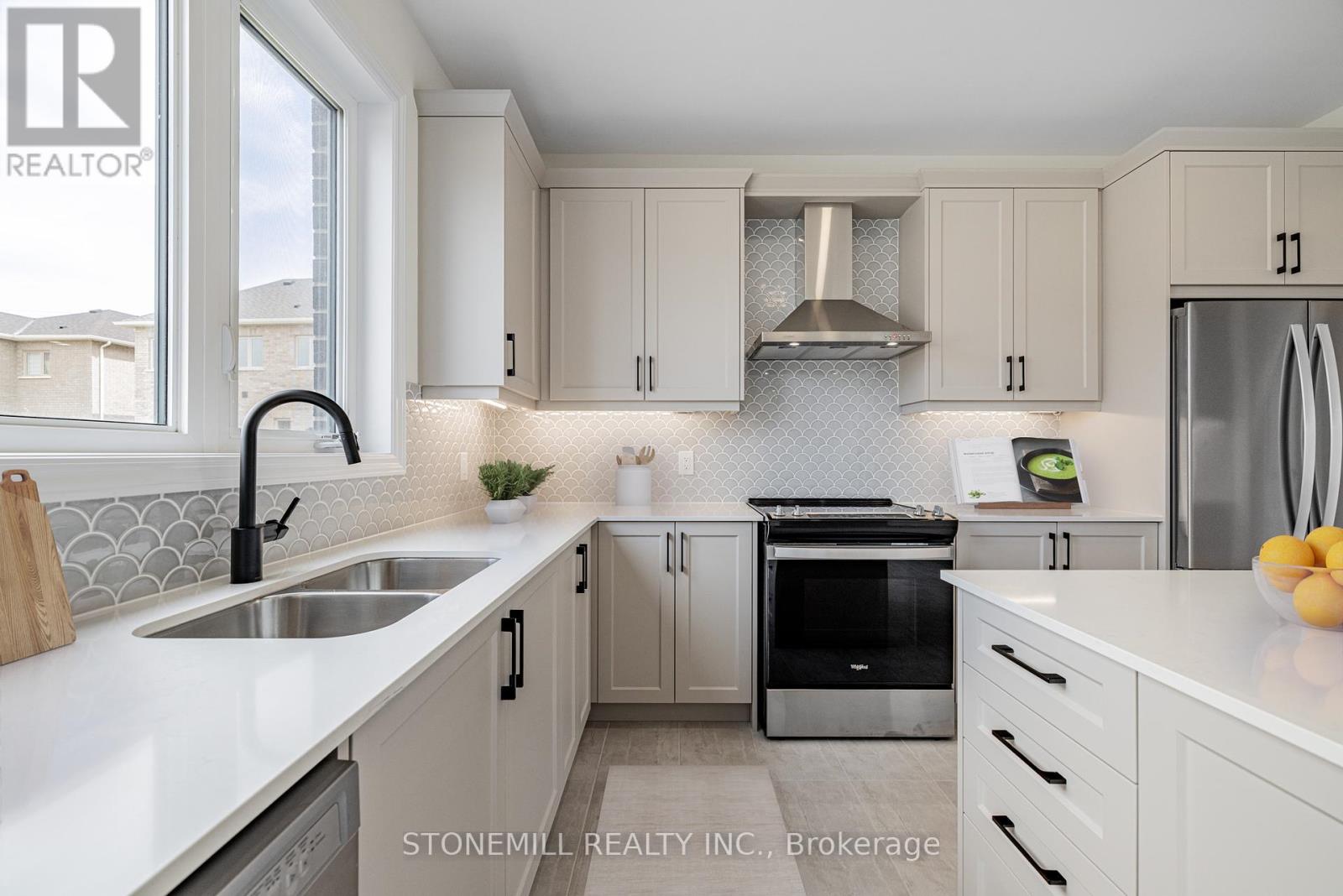2 Felhazi Trail, Essa, Ontario  L0M 1B1 - Photo 5 - N12108317