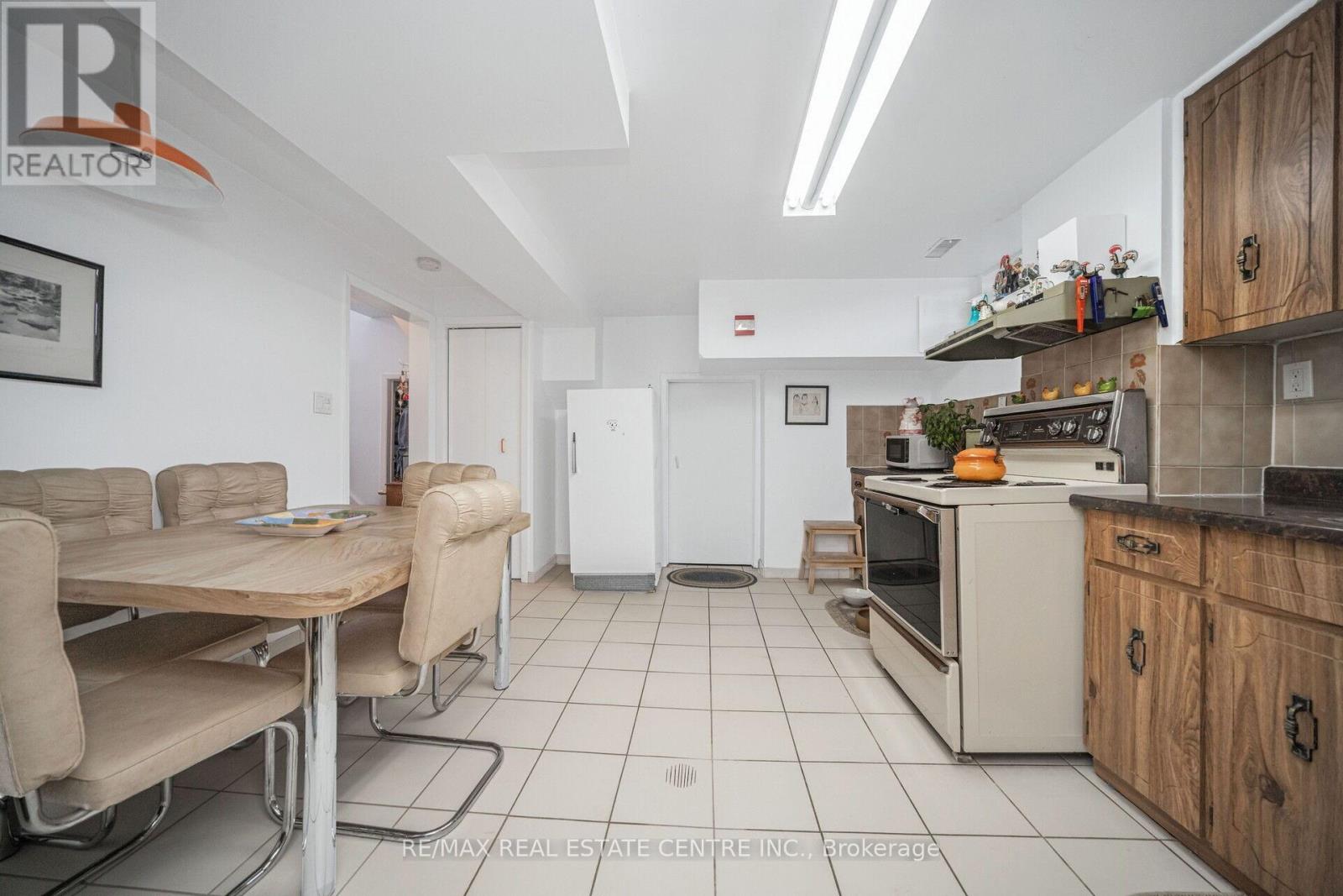 140 Vodden Street E, Brampton, Ontario  L6V 1M5 - Photo 36 - W12148861
