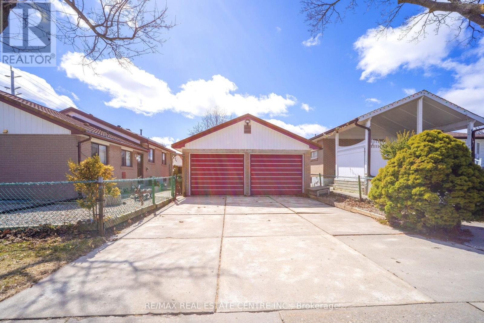 140 Vodden Street E, Brampton, Ontario  L6V 1M5 - Photo 41 - W12148861