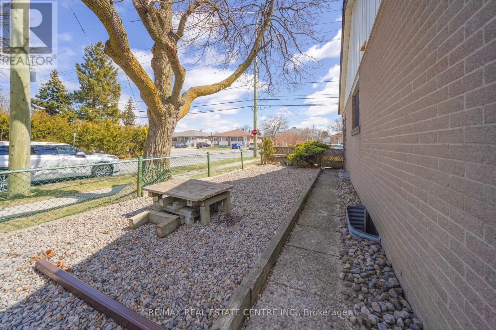 140 Vodden Street E, Brampton, Ontario  L6V 1M5 - Photo 43 - W12148861