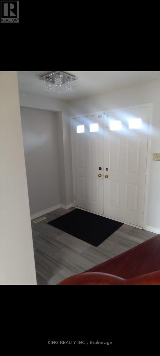 139 Livingstone Street, Barrie, Ontario  L4N 7J5 - Photo 2 - S12159651