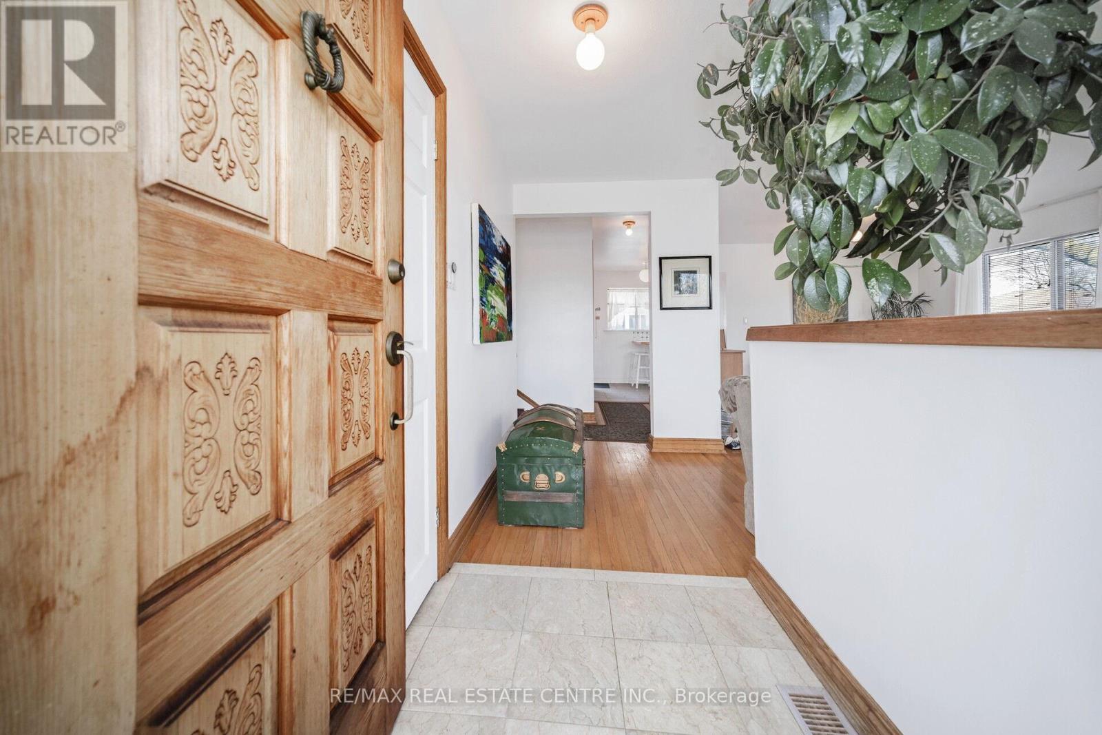 140 Vodden Street E, Brampton, Ontario  L6V 1M5 - Photo 5 - W12148861