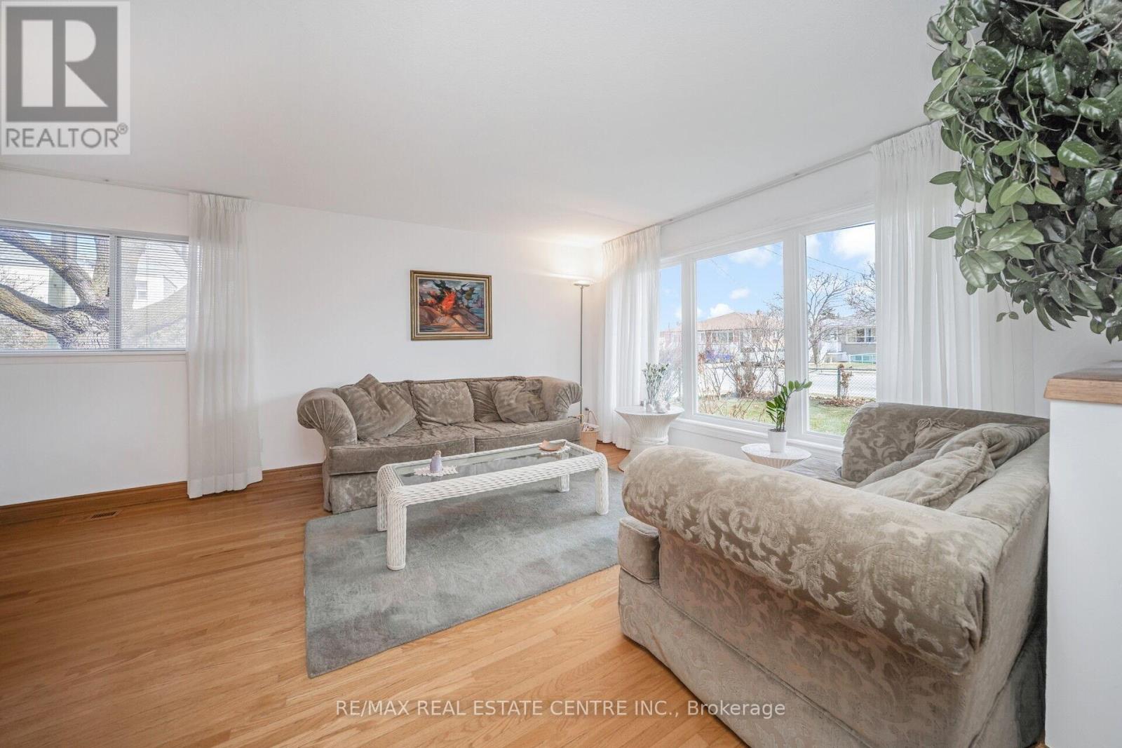 140 Vodden Street E, Brampton, Ontario  L6V 1M5 - Photo 7 - W12148861