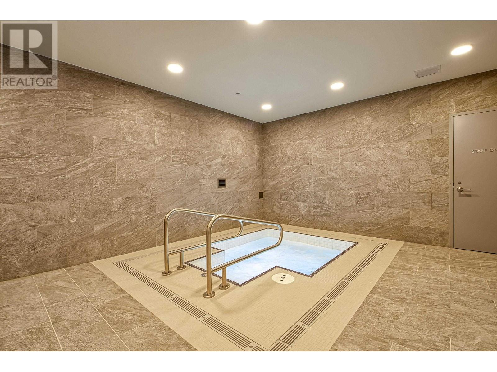 Listing Picture 36 of 40 : 372 438 W KING EDWARD AVENUE, Vancouver / 溫哥華 - 魯藝地產 Yvonne Lu Group - MLS Medallion Club Member