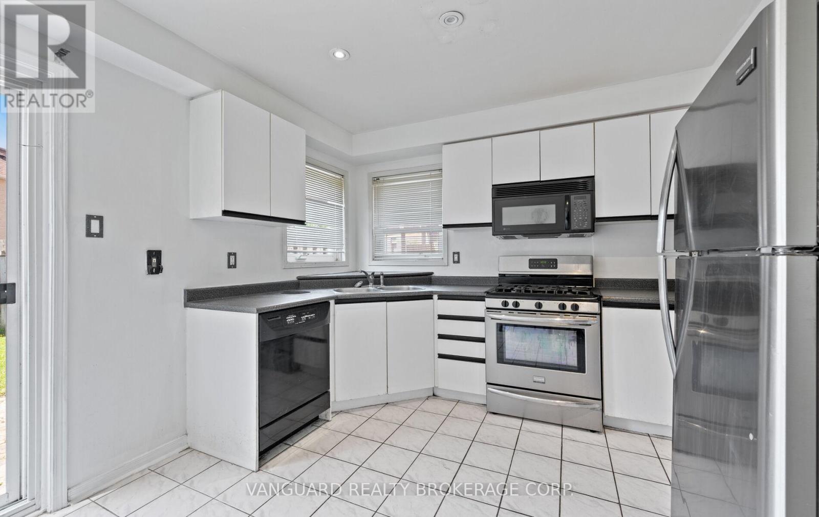 65 Clover Bloom Road, Brampton, Ontario  L6R 1S4 - Photo 16 - W12159497