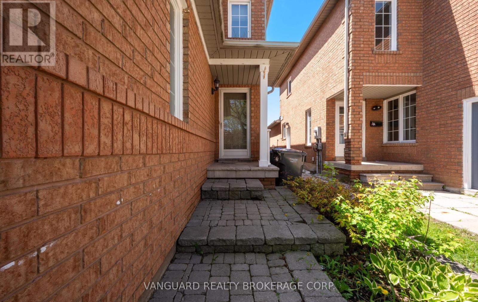 65 Clover Bloom Road, Brampton, Ontario  L6R 1S4 - Photo 5 - W12159497