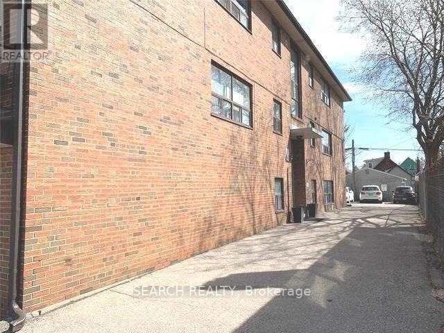 10 - 115 Eighth Street, Toronto (New Toronto), Ontario  M8V 3C5 - Photo 3 - W12159549