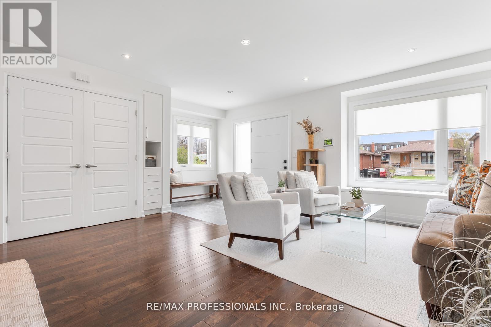 43 Bellman Avenue, Toronto (Alderwood), Ontario  M8W 4A5 - Photo 4 - W12159575