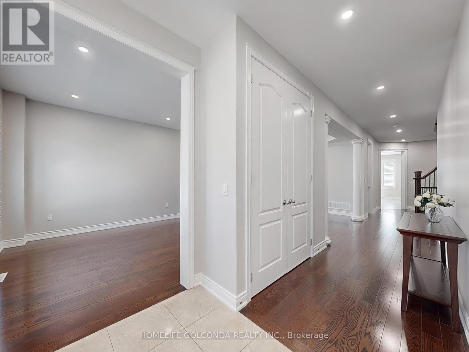 3148 Larry Crescent, Oakville, Ontario  L6M 0T1 - Photo 5 - W12159605