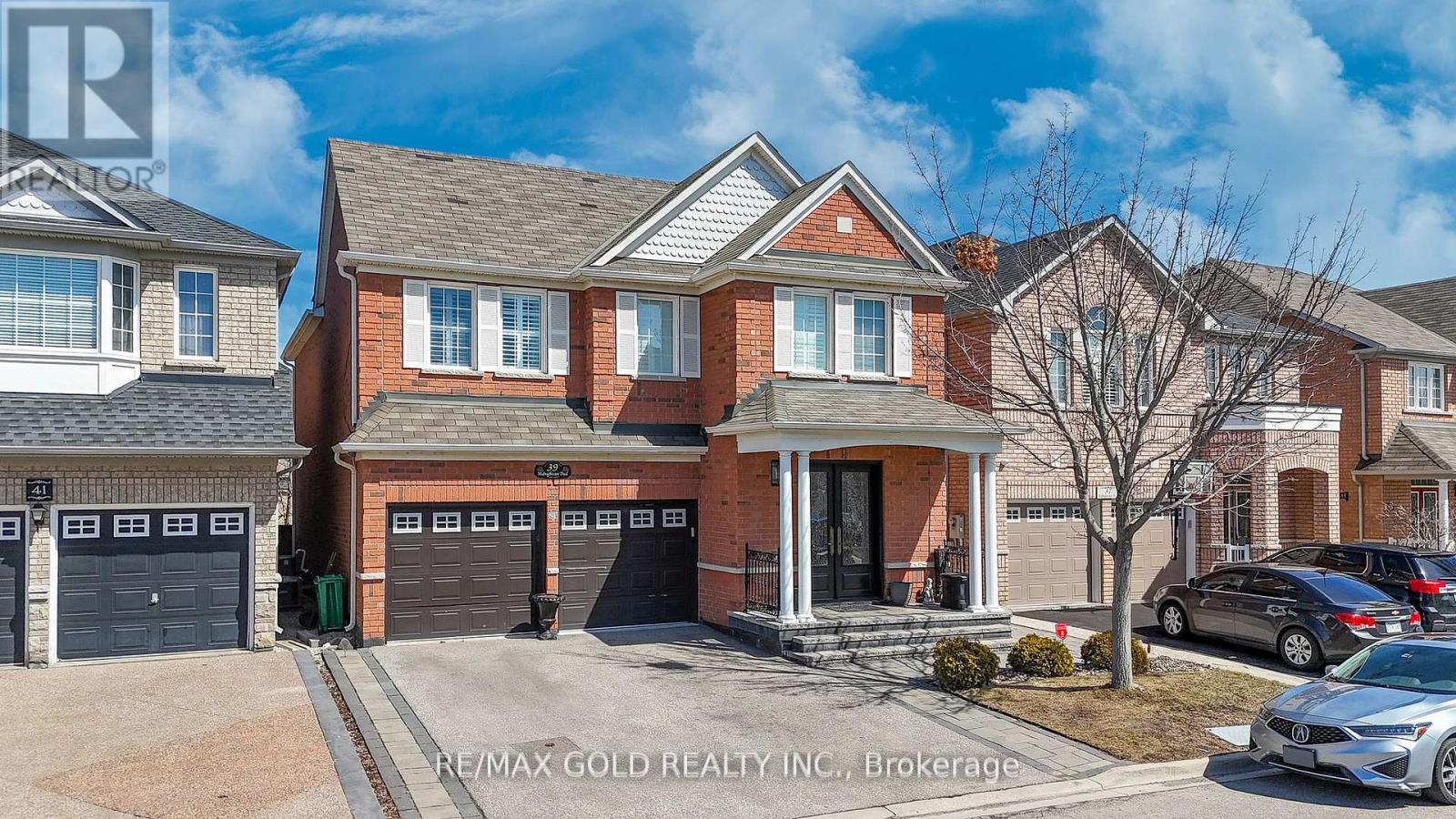 39 Midnightsun Trail, Brampton, Ontario  L6R 3K3 - Photo 2 - W12159639