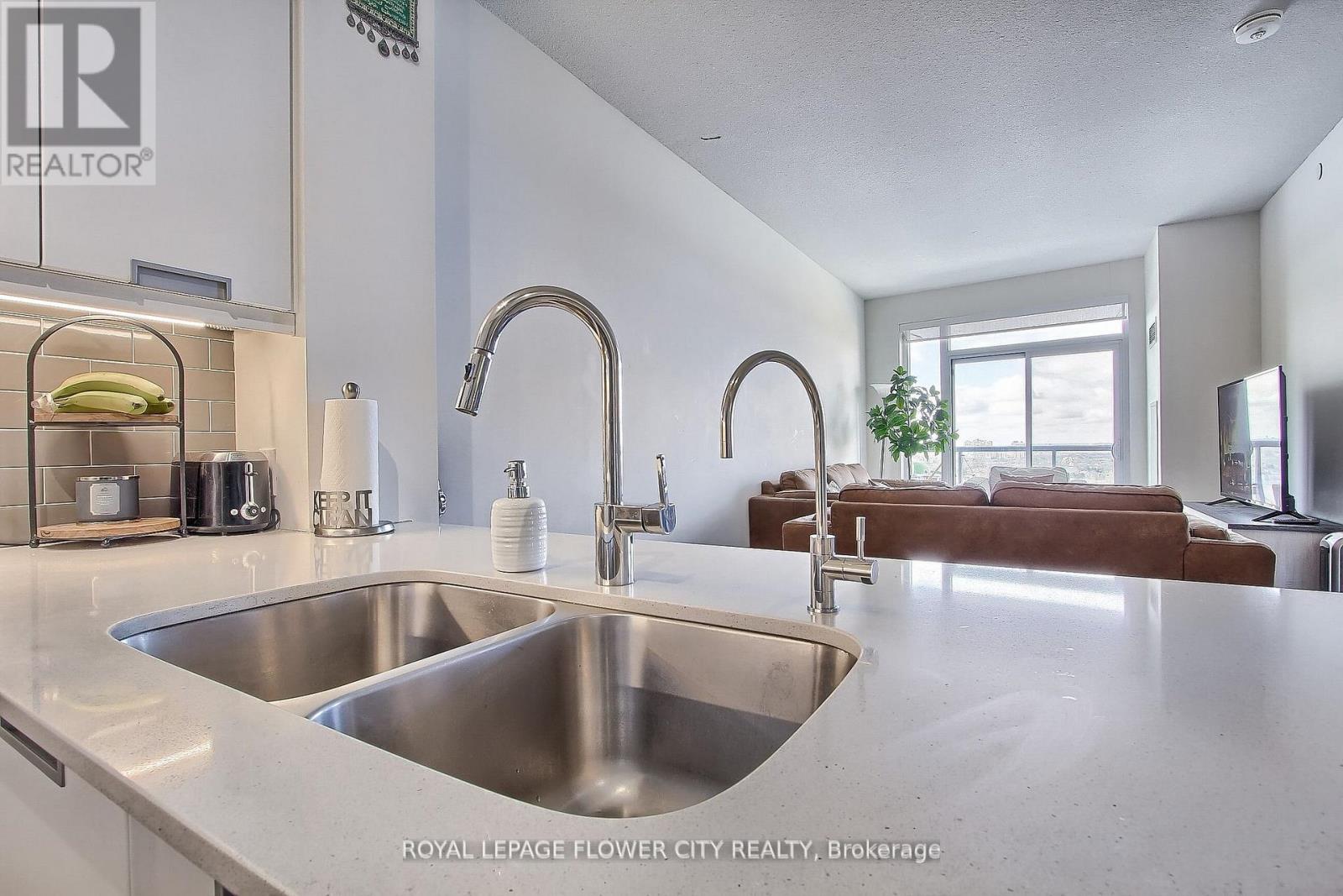 1307 - 65 Watergarden Crescent, Mississauga, Ontario  L5R 0G9 - Photo 13 - W12159643