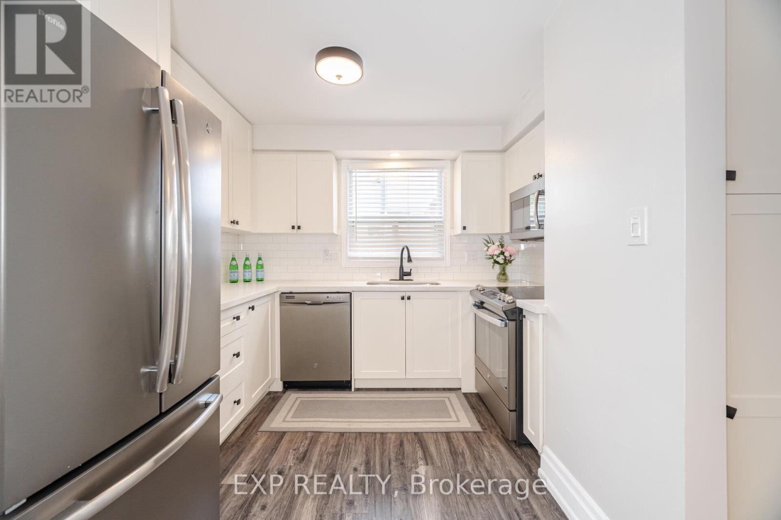 384 Daralea Heights, Mississauga, Ontario  L5A 3H6 - Photo 12 - W12159672