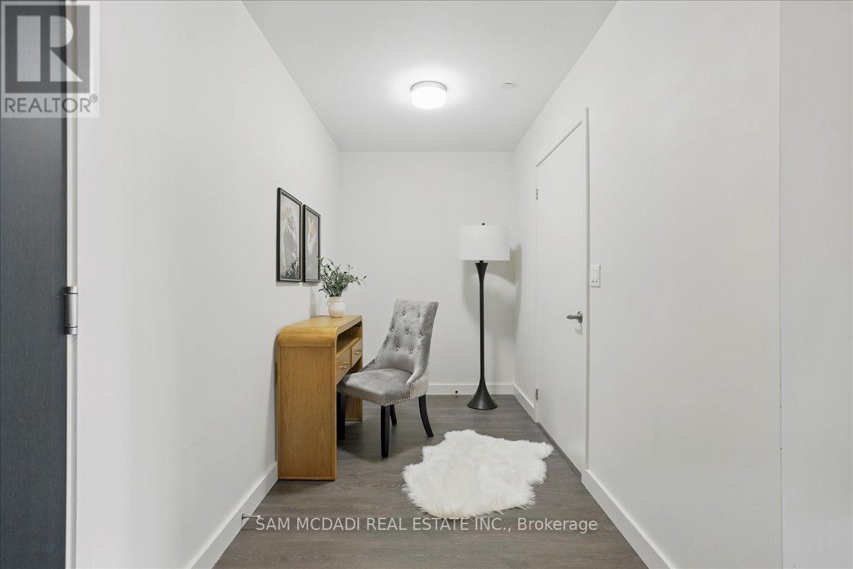 309 - 210 Sabina Dr Drive, Oakville, Ontario  L6H 7C3 - Photo 5 - W12159720