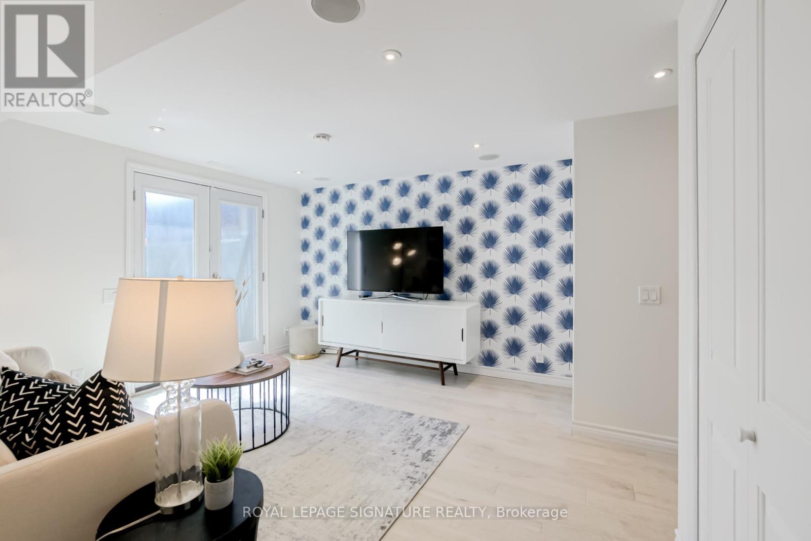 71 Roseland Drive, Toronto, Ontario  M8W 1Y4 - Photo 24 - W12159724