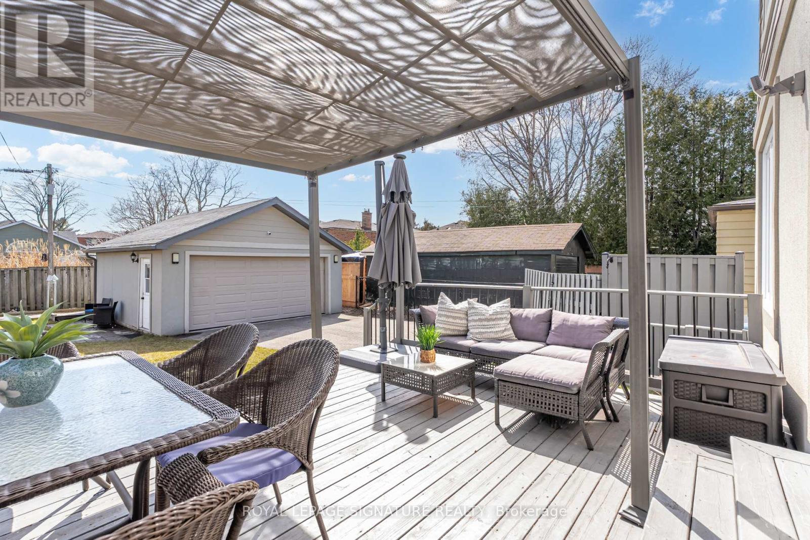 71 Roseland Drive, Toronto, Ontario  M8W 1Y4 - Photo 34 - W12159724