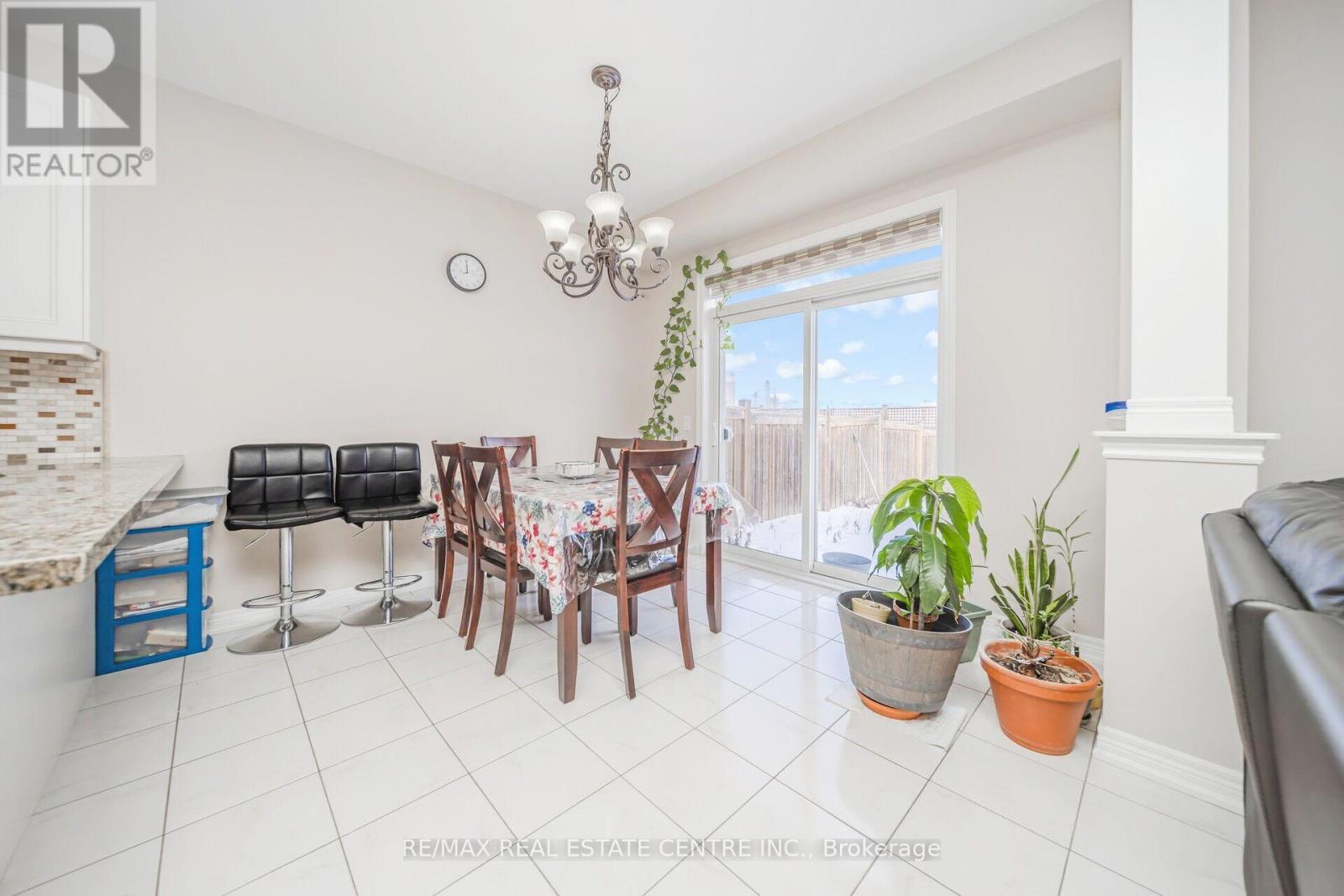 247 Bonnieglen Farm Boulevard, Caledon, Ontario  L7C 3Y4 - Photo 14 - W12159748