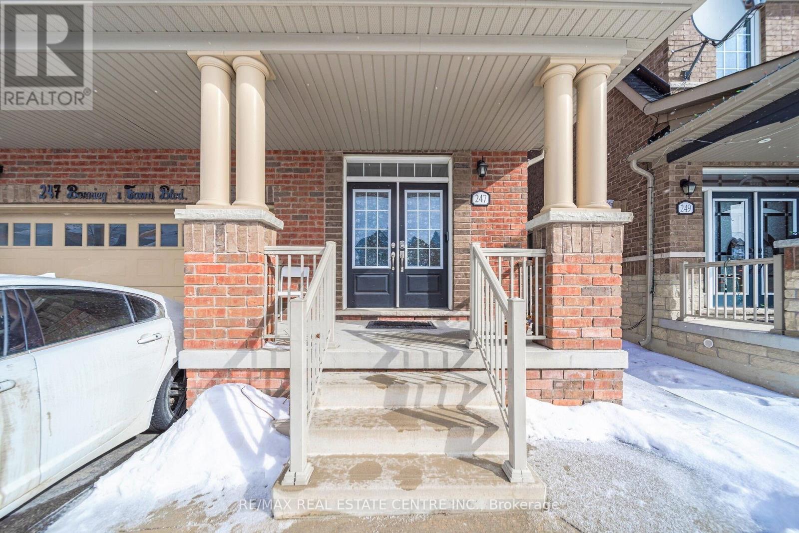 247 Bonnieglen Farm Boulevard, Caledon, Ontario  L7C 3Y4 - Photo 2 - W12159748