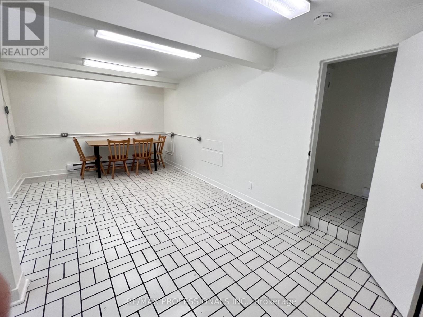 153b - 153-155 Jane Street, Toronto, Ontario  M6S 3Y8 - Photo 7 - W12159773
