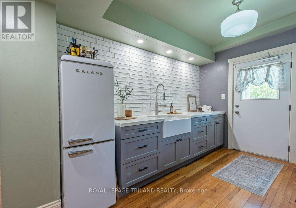 Photo 19 of 25 for 3 - 49 Ridout Street S