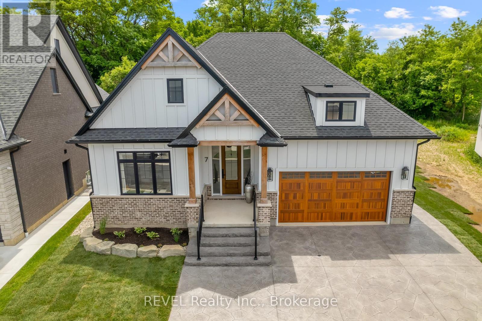 Property at 7 FEDORKOW LANE image 2