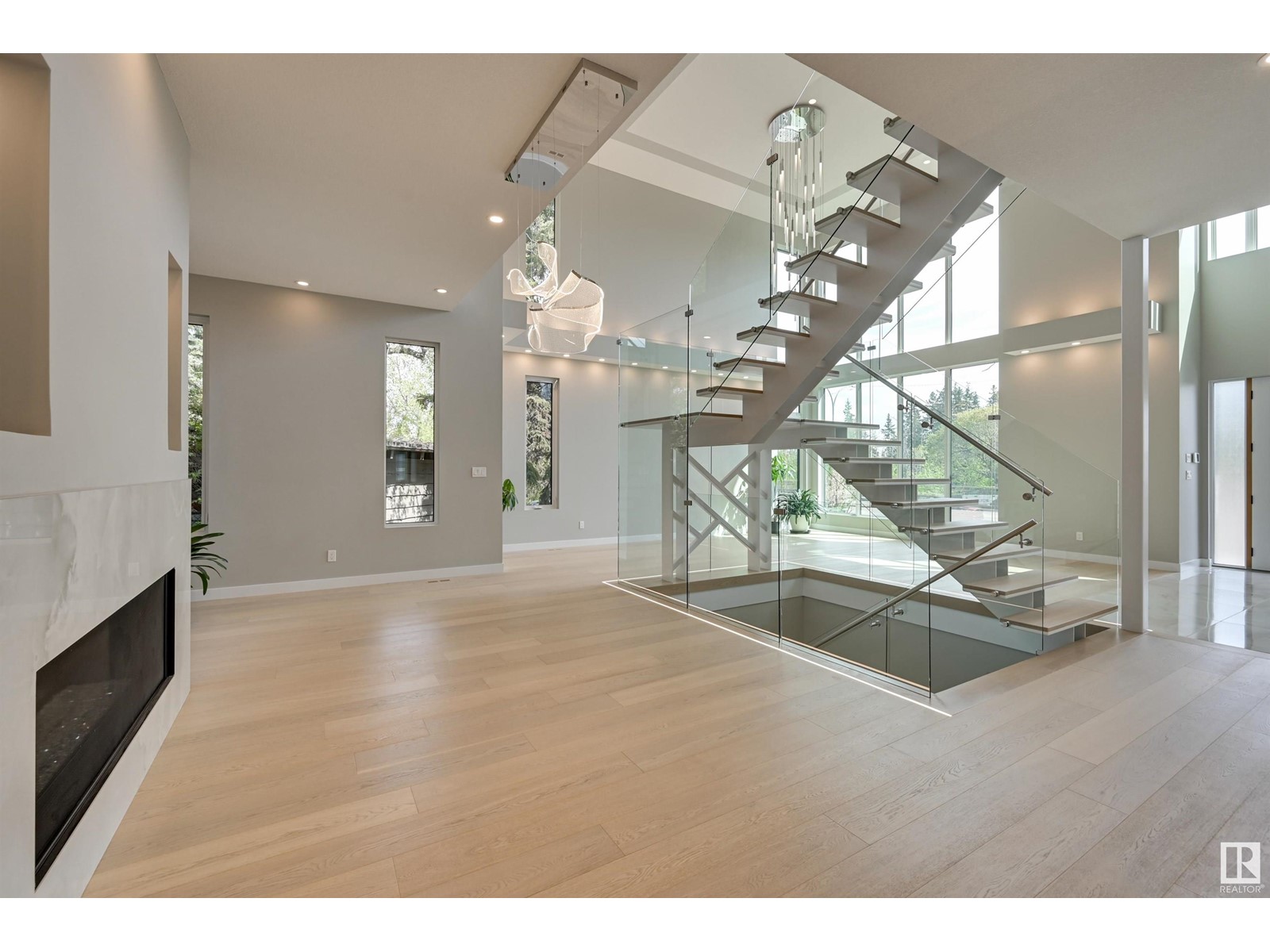 Property at 9832 142 ST NW image 2