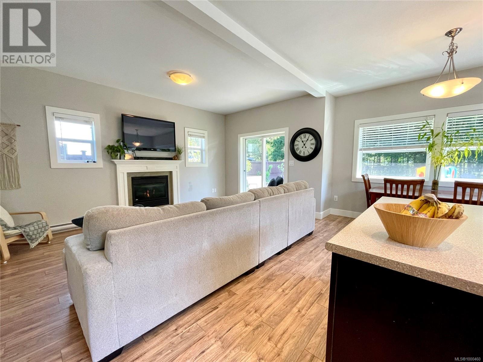 Property at 1043 Skylar Cir image 3