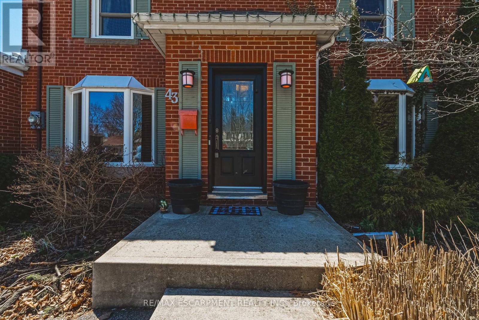 43 Franklin Street, Brant, Ontario  N3R 1T2 - Photo 3 - X12159487