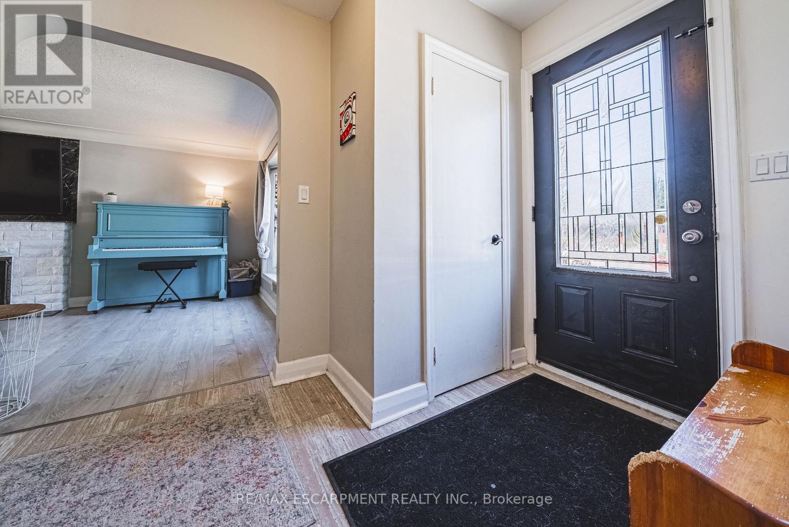 43 Franklin Street, Brant, Ontario  N3R 1T2 - Photo 4 - X12159487