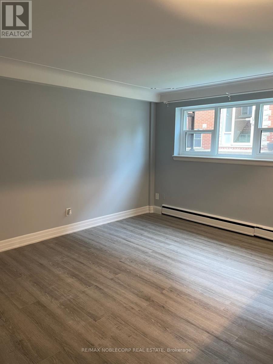 2 - 5 Applewood Avenue, Hamilton, Ontario  L8G 3S4 - Photo 11 - X12159552