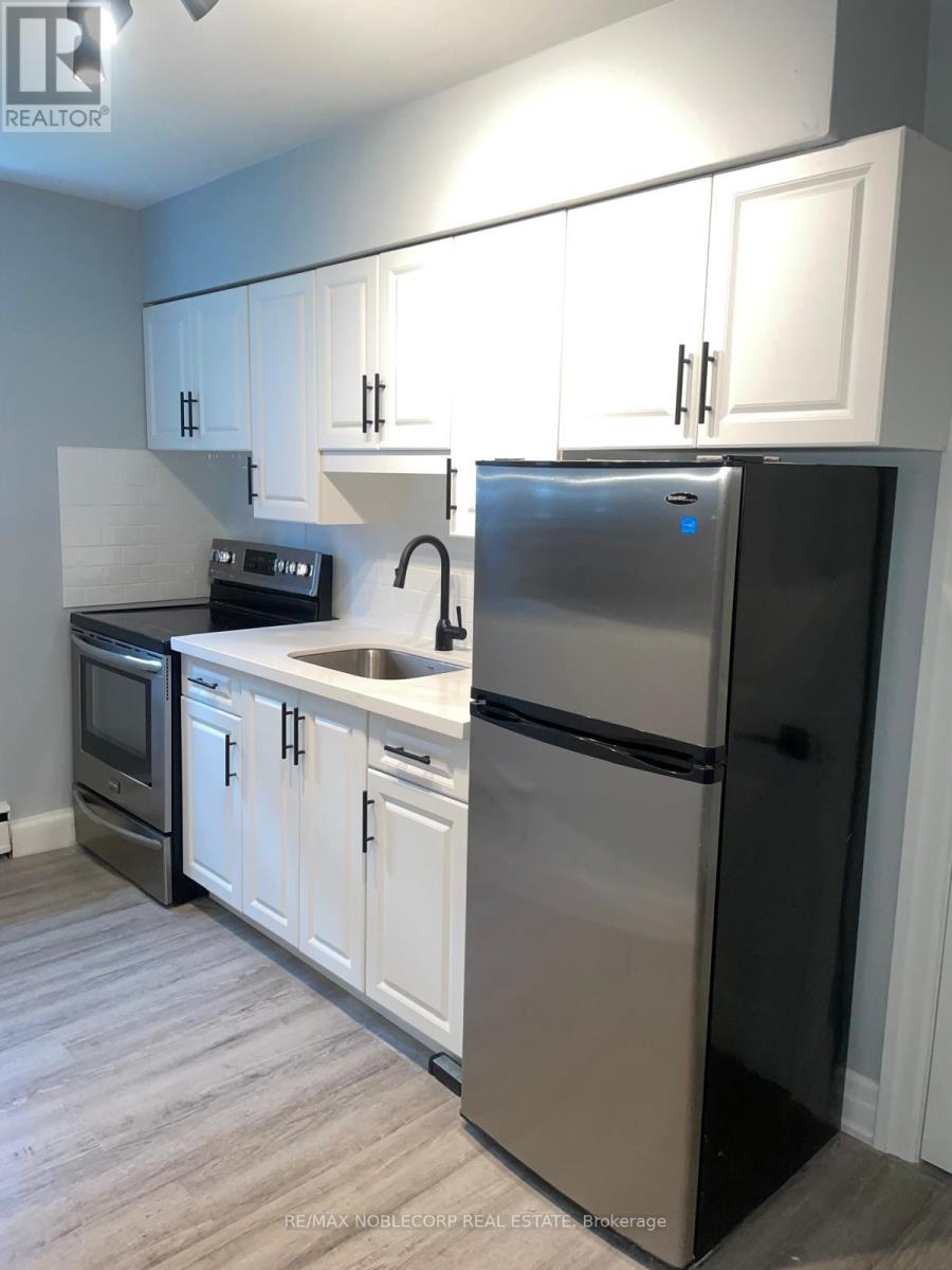 2 - 5 Applewood Avenue, Hamilton, Ontario  L8G 3S4 - Photo 4 - X12159552