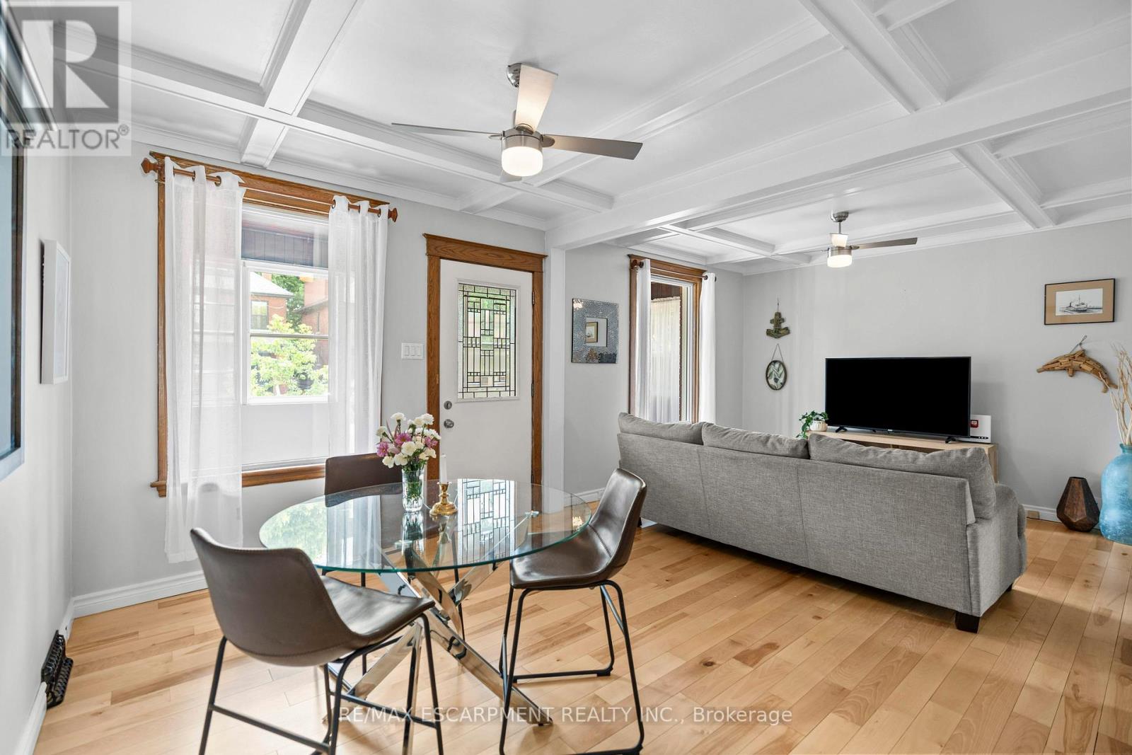 86 Graham Avenue S, Hamilton, Ontario  L8K 2M3 - Photo 10 - X12159601