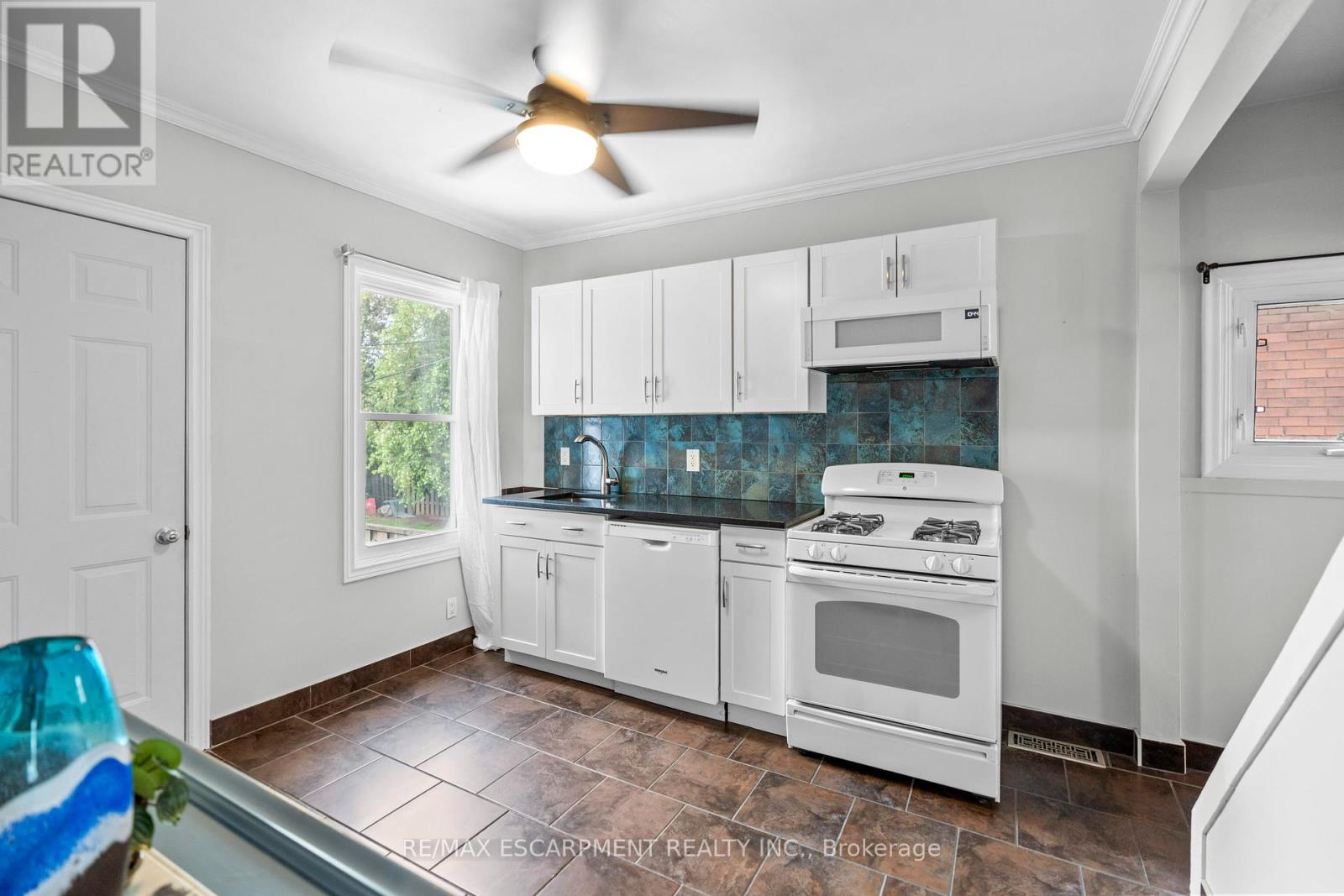 86 Graham Avenue S, Hamilton, Ontario  L8K 2M3 - Photo 14 - X12159601