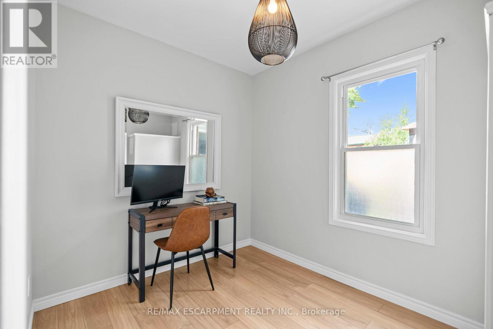 86 Graham Avenue S, Hamilton, Ontario  L8K 2M3 - Photo 18 - X12159601