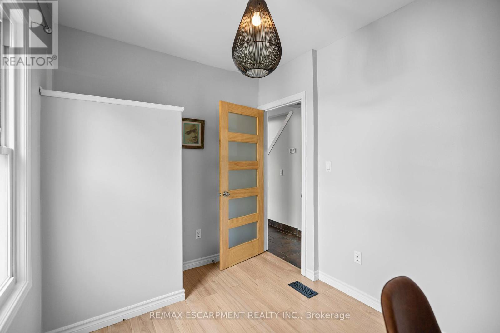 86 Graham Avenue S, Hamilton, Ontario  L8K 2M3 - Photo 19 - X12159601