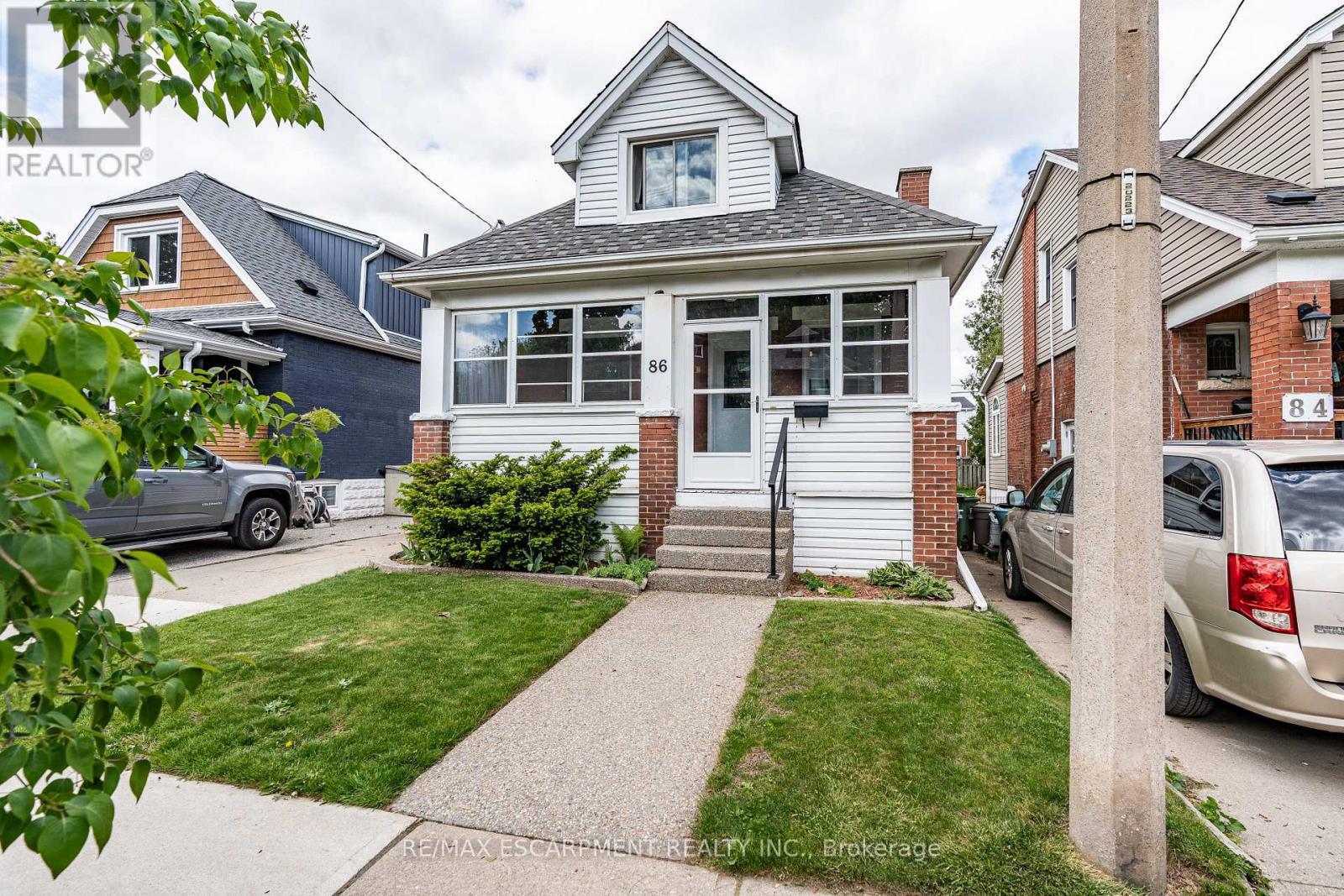86 Graham Avenue S, Hamilton, Ontario  L8K 2M3 - Photo 2 - X12159601