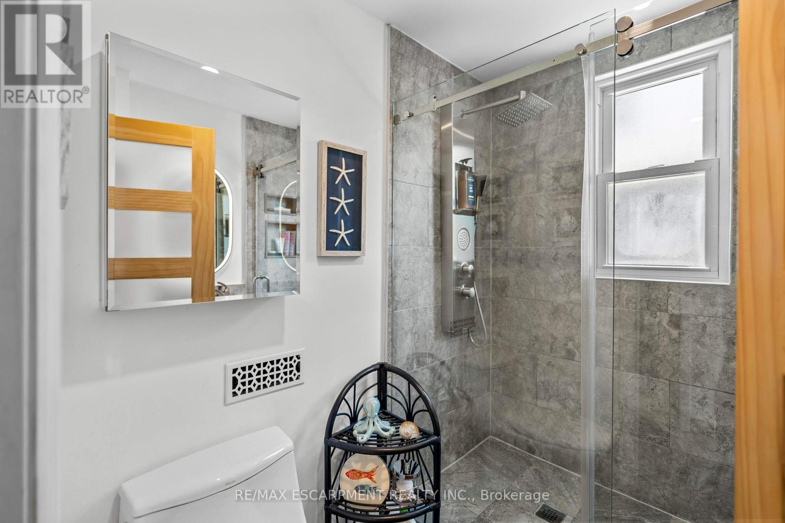 86 Graham Avenue S, Hamilton, Ontario  L8K 2M3 - Photo 20 - X12159601