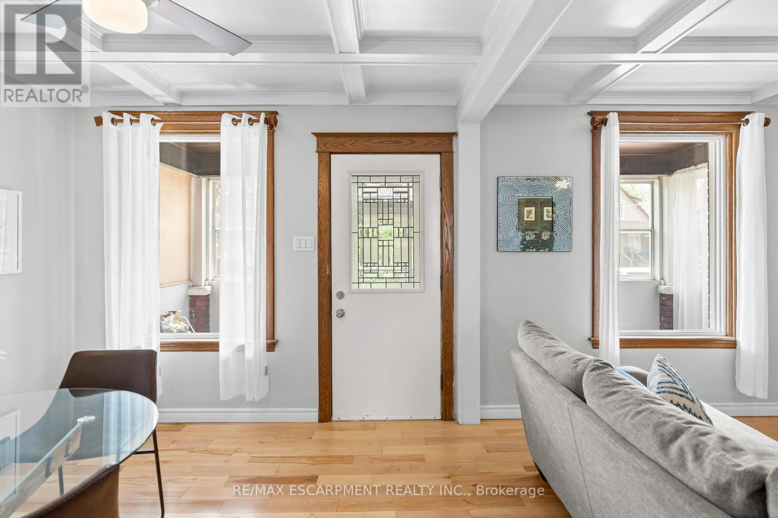 86 Graham Avenue S, Hamilton, Ontario  L8K 2M3 - Photo 6 - X12159601