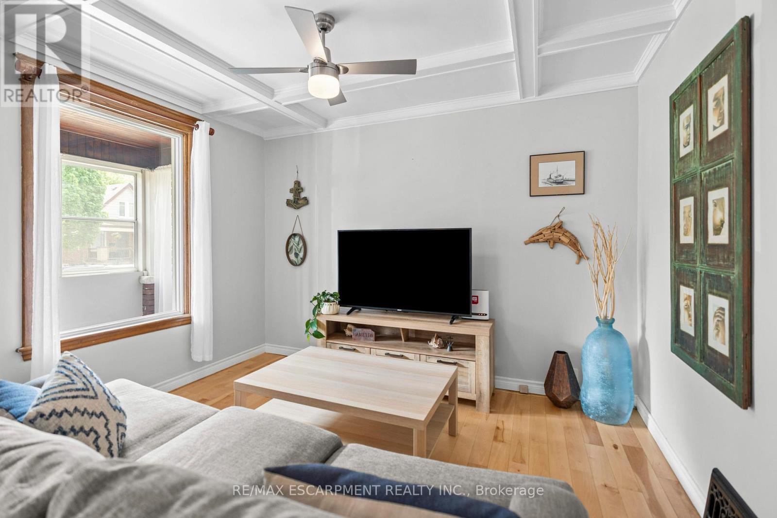 86 Graham Avenue S, Hamilton, Ontario  L8K 2M3 - Photo 7 - X12159601