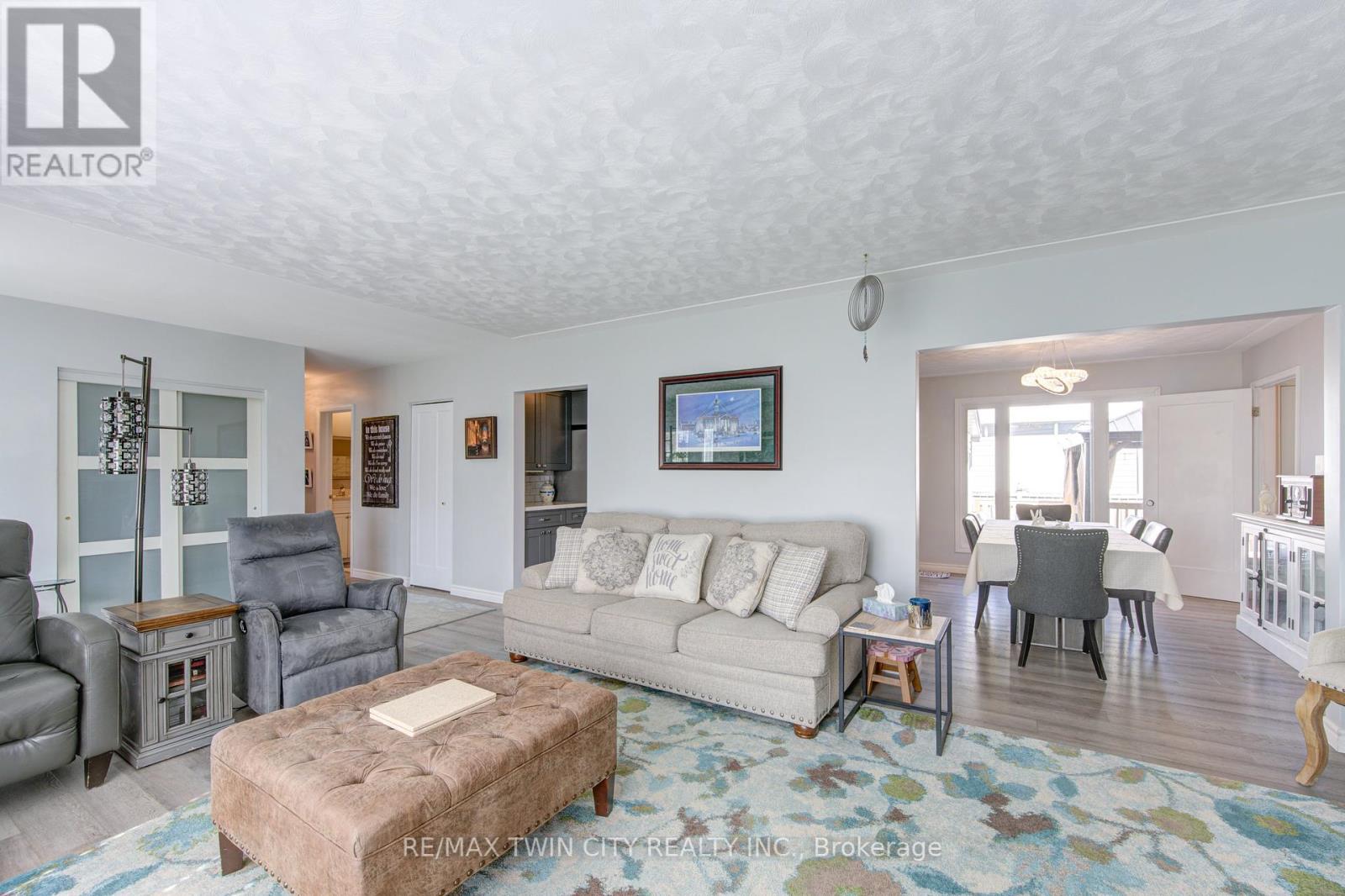186 Shuh Avenue, Kitchener, Ontario  N2A 1H6 - Photo 11 - X12159681