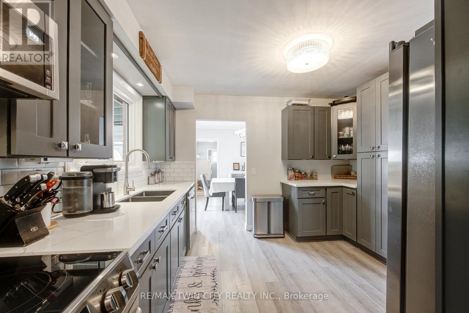186 Shuh Avenue, Kitchener, Ontario  N2A 1H6 - Photo 15 - X12159681