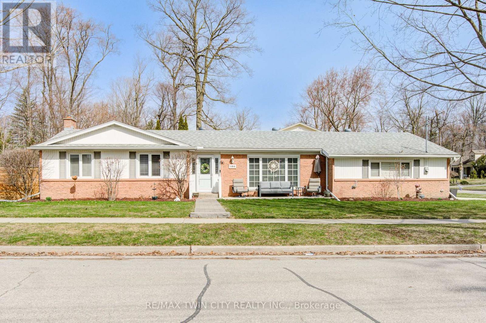 186 Shuh Avenue, Kitchener, Ontario  N2A 1H6 - Photo 2 - X12159681