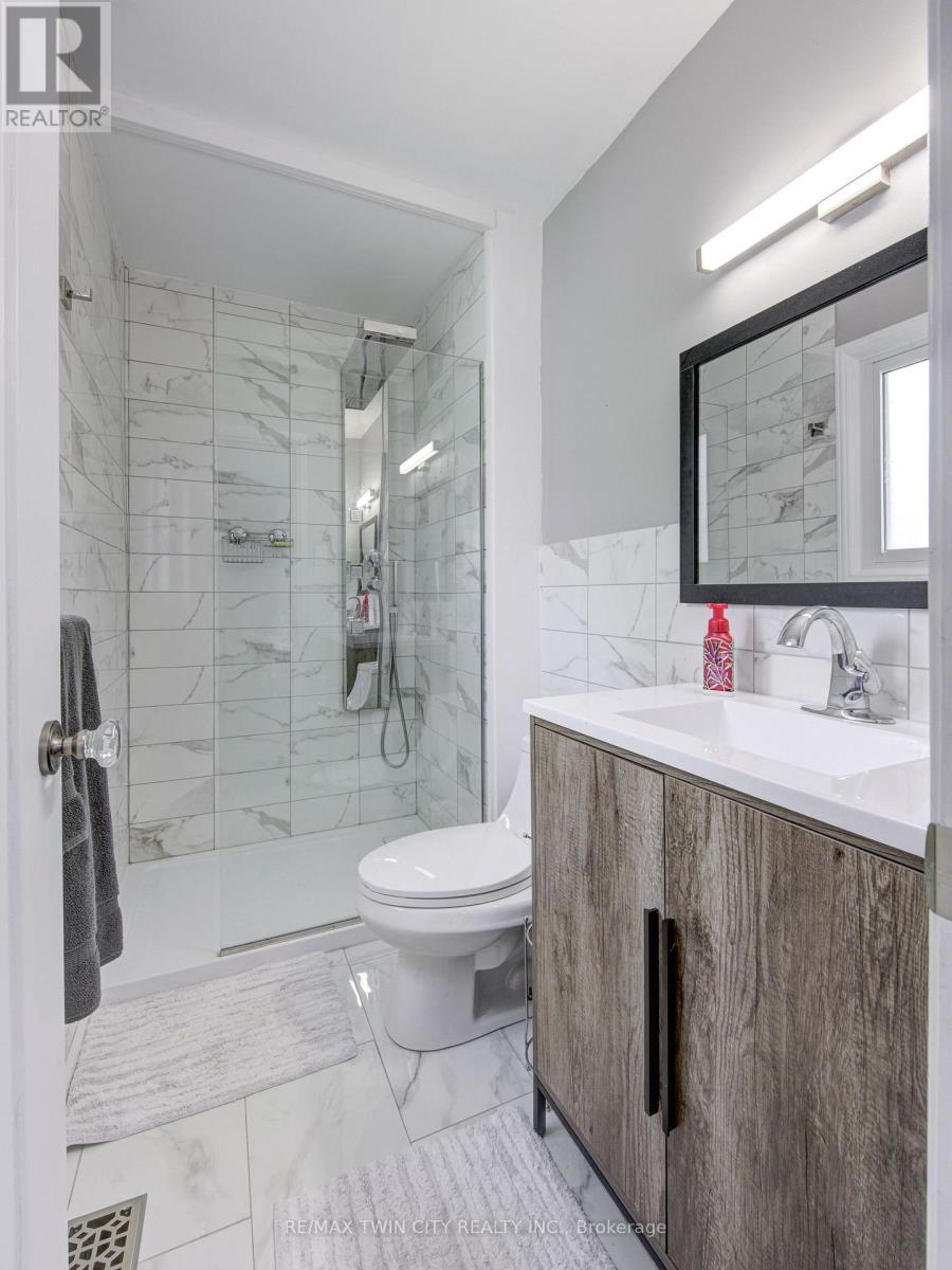 186 Shuh Avenue, Kitchener, Ontario  N2A 1H6 - Photo 23 - X12159681