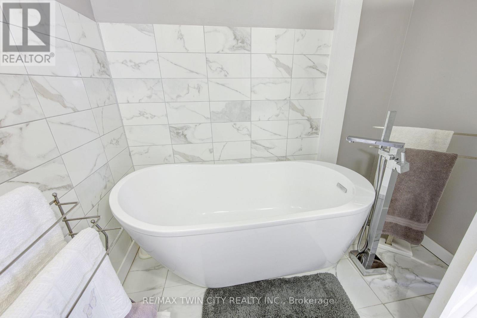 186 Shuh Avenue, Kitchener, Ontario  N2A 1H6 - Photo 25 - X12159681