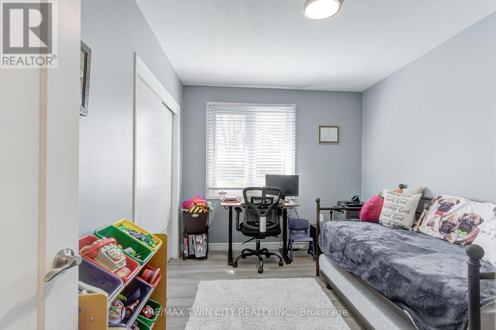 186 Shuh Avenue, Kitchener, Ontario  N2A 1H6 - Photo 27 - X12159681