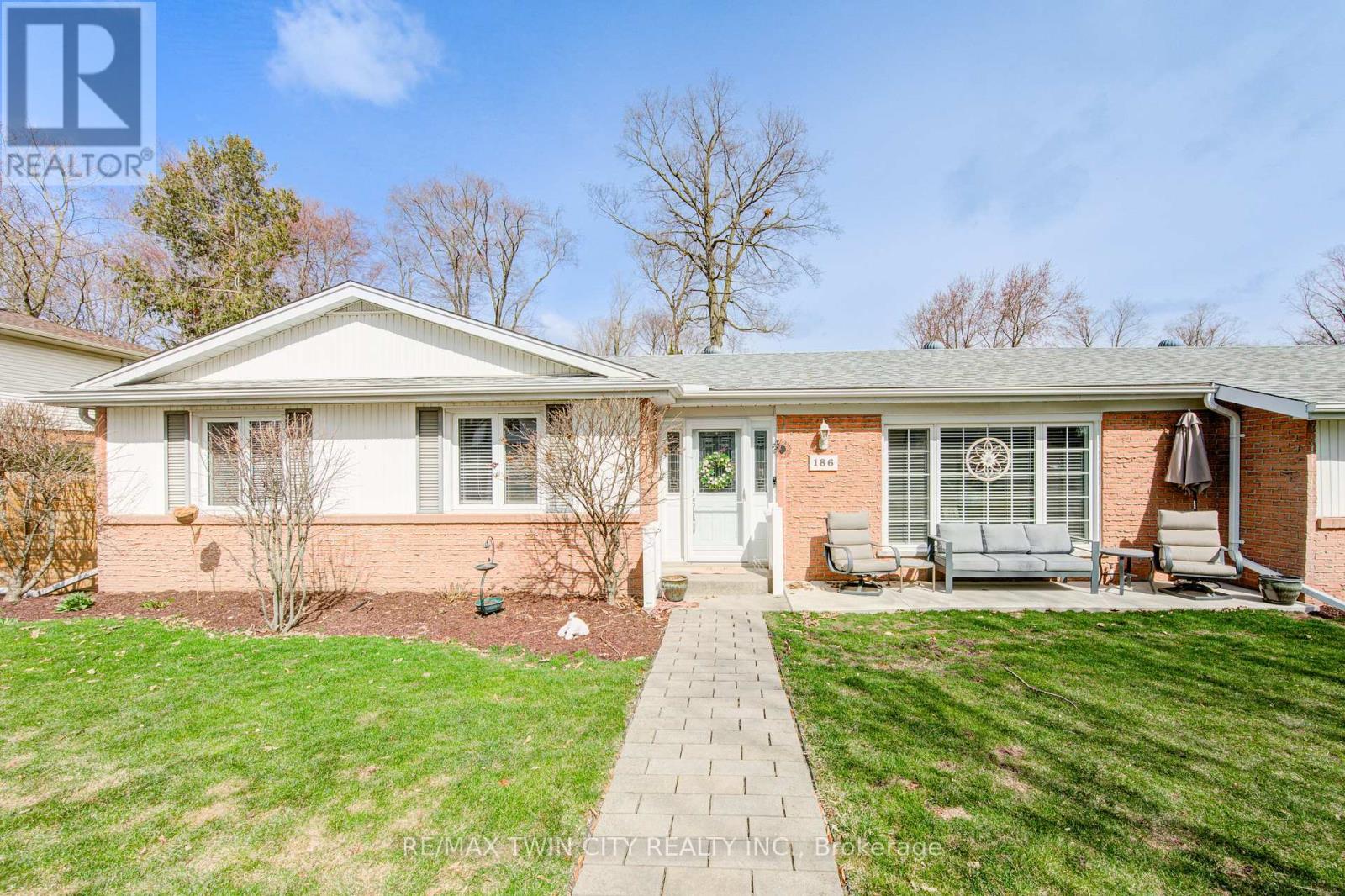 186 Shuh Avenue, Kitchener, Ontario  N2A 1H6 - Photo 3 - X12159681